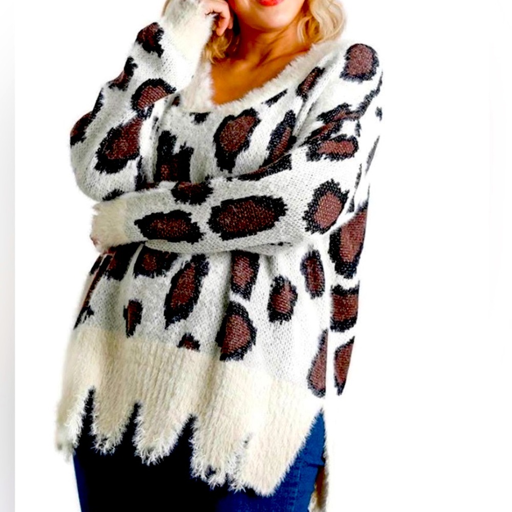 Umgee 1X Leopard Print V-Neck Sweater
